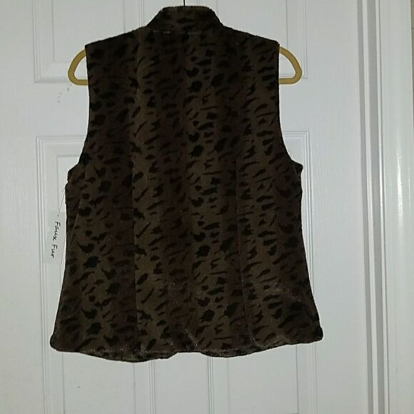 AMX leopard cheetah  print faux fur vest Sz L NWT - Picture 3 of 3